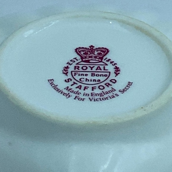 Royal Stafford England for Victoria Secret Shell Bon Bon Dish - Picture 8 of 8